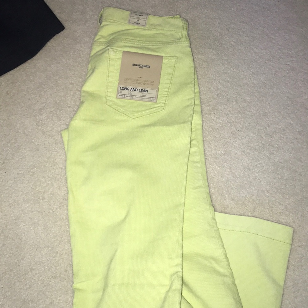 Corduroy long and lean jeans. Light green